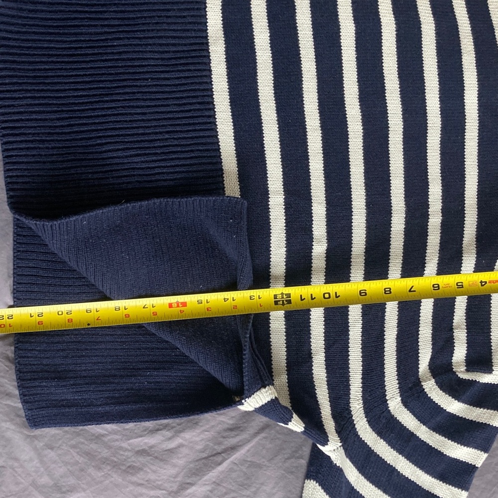 GAP Navy and Cream Split Hem Turtleneck Sweater - Picture 3 of 5